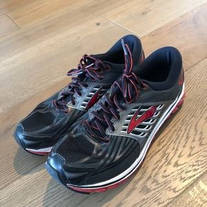 Men’s athletic shoes
